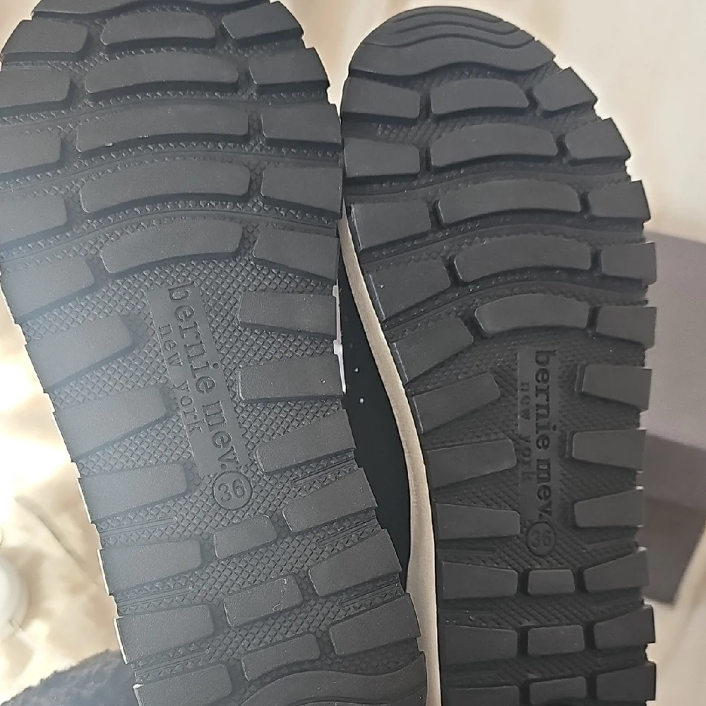 bernie mev. Black and White Women's Sneakers